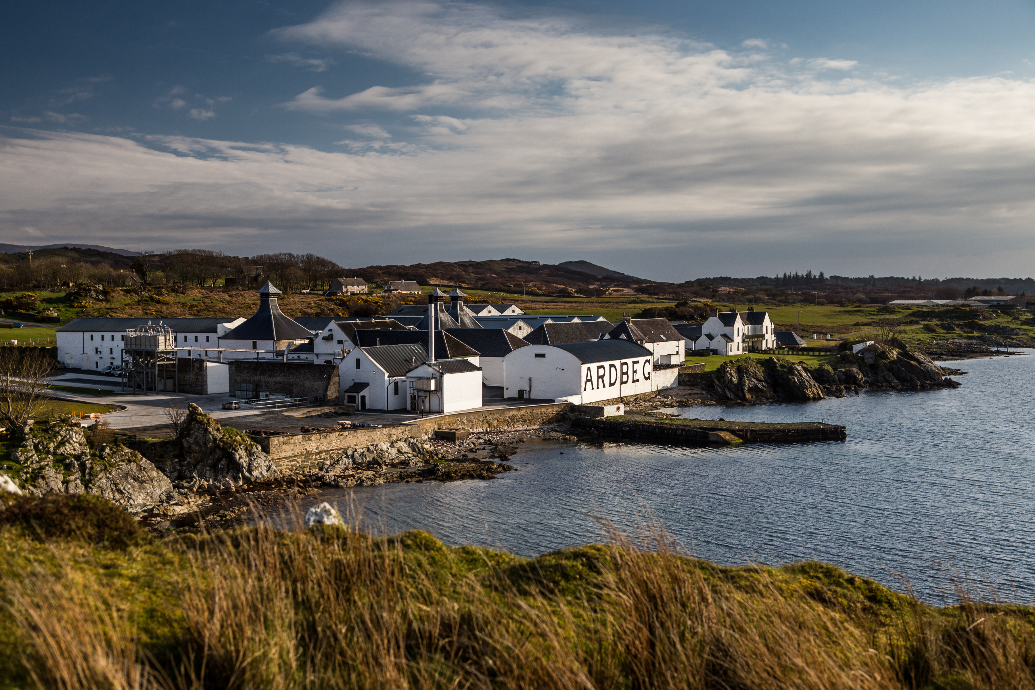 Photo of Ardbeg Distillery in Scotland - Braeburn Whisky